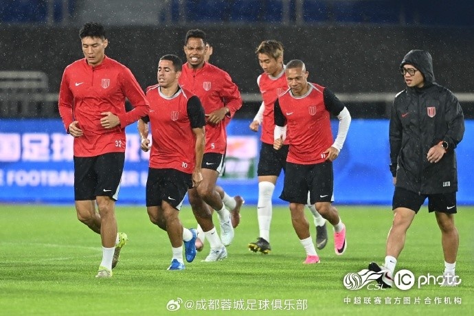 阿洛伊西确认变阵:明晚战术本赛季从未用过 阿洛伊西确认变阵:明晚战术本赛季从未用过