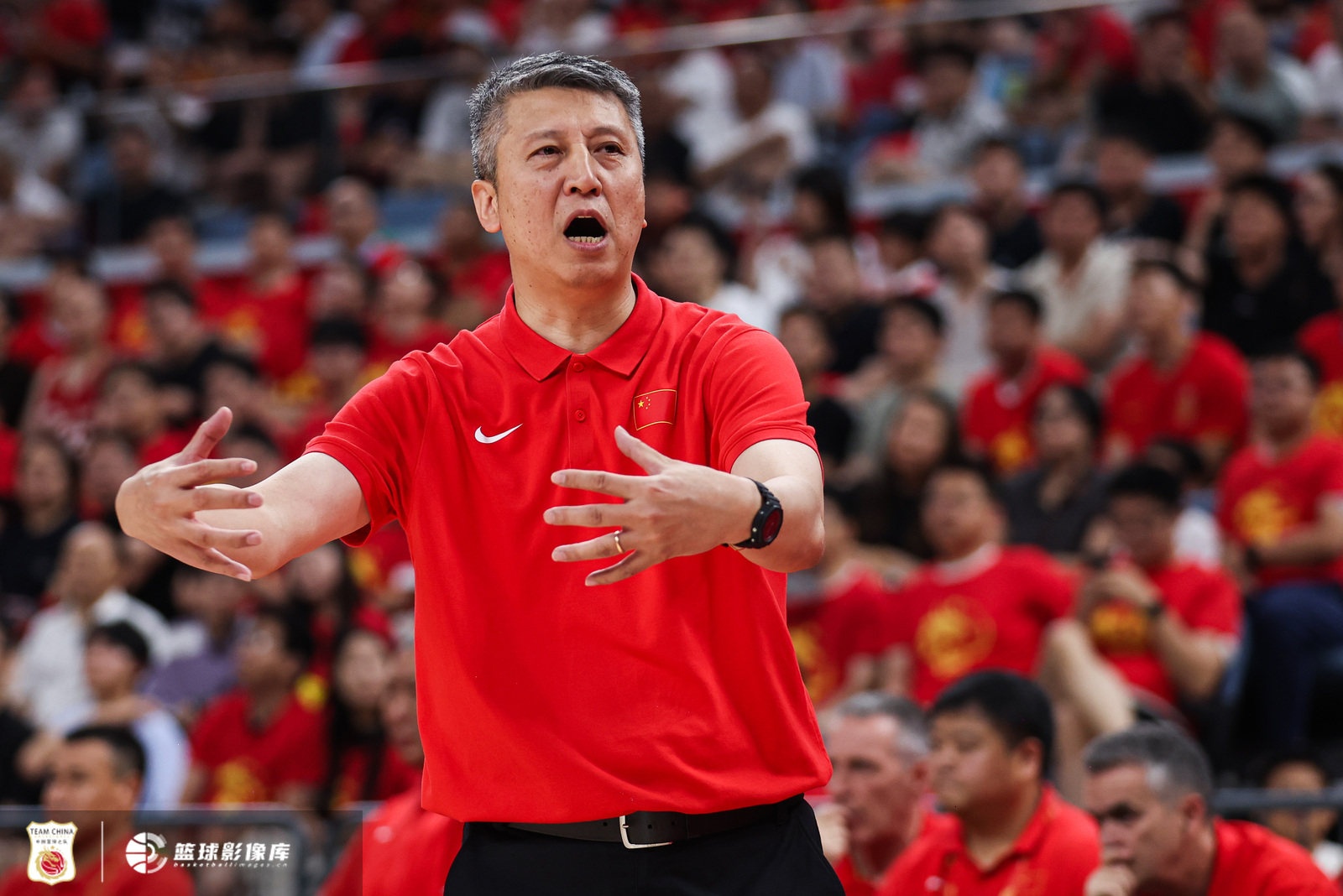 媒体人：中国男篮一场打光全部战术变化 世预赛恐翻车