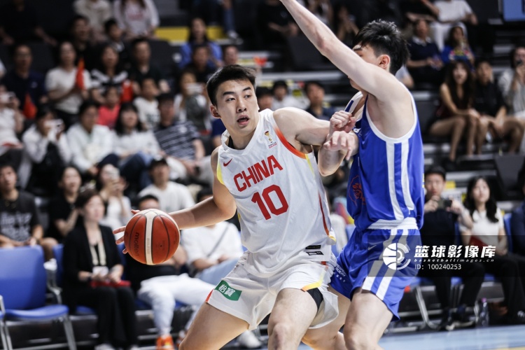 中乌二番战首发出炉 廖三宁领衔全新后场