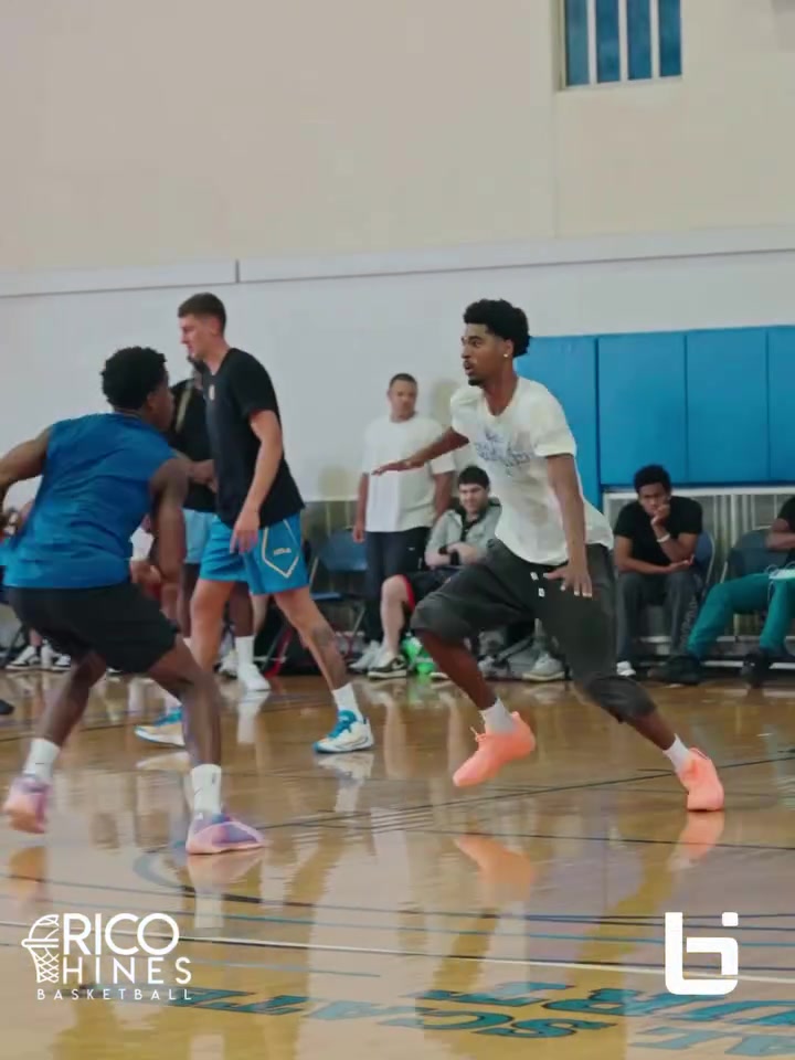 76人公开训练赛埃奇库姆里突外投 菲隆巴洛配合默契
