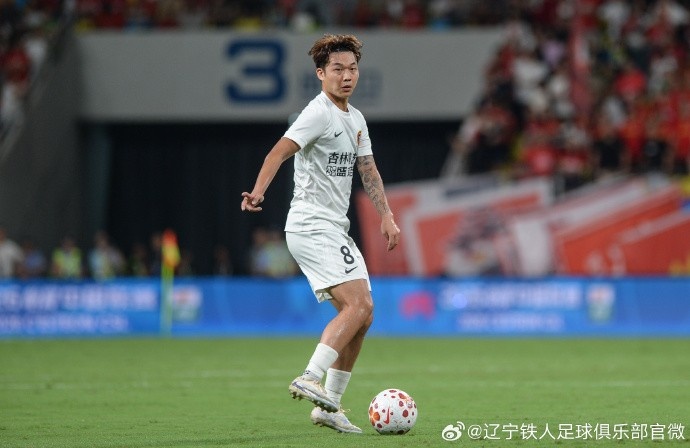 8月29日19:35,中超第25轮,辽宁铁人在客场遗憾1-2负于成都蓉城 8月29日19:35,中超第25轮,辽宁铁人在客场遗憾1-2负于成都蓉城