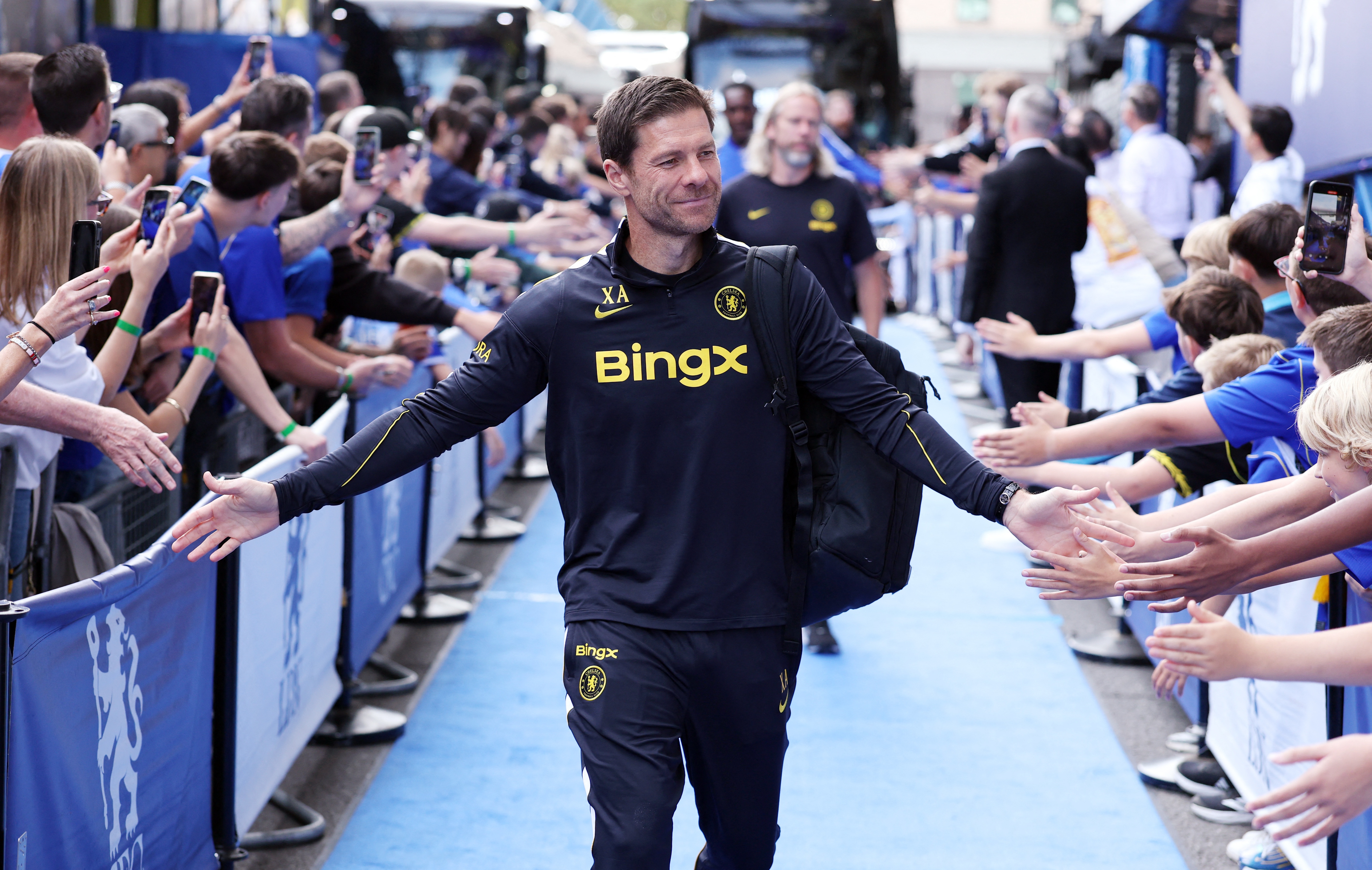 邮报：阿隆索比蓝军前任主帅阵容保密更严，吸取皇马执教教训