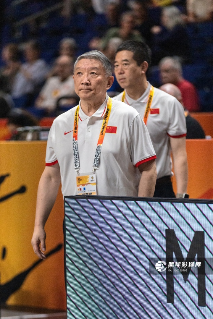 杨毅：中国女篮目前人员水平 根本不具备靠外线打先进篮球的能力