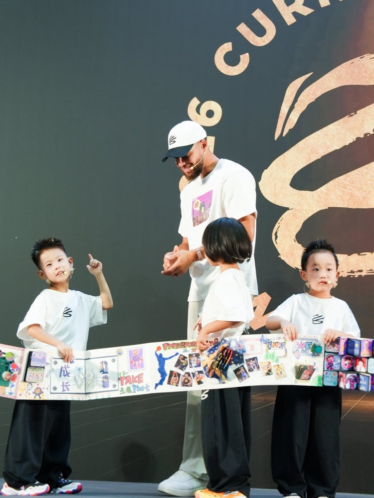 库里晒北京站活动照片：感受到满满的爱意 感谢每一位到场的朋友
