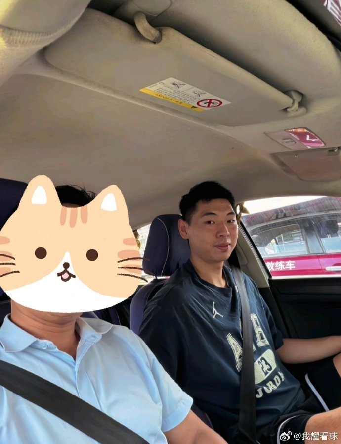 可算休假了!博主:崔永熙刚回到东莞 就直奔驾校练车了