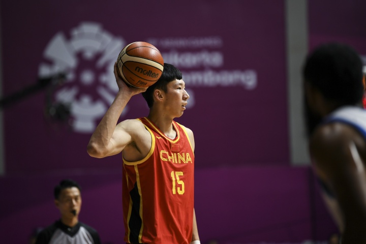 媒体人:周琦主动表态愿出战亚运会 郭士强以没参加夏训为由拒绝