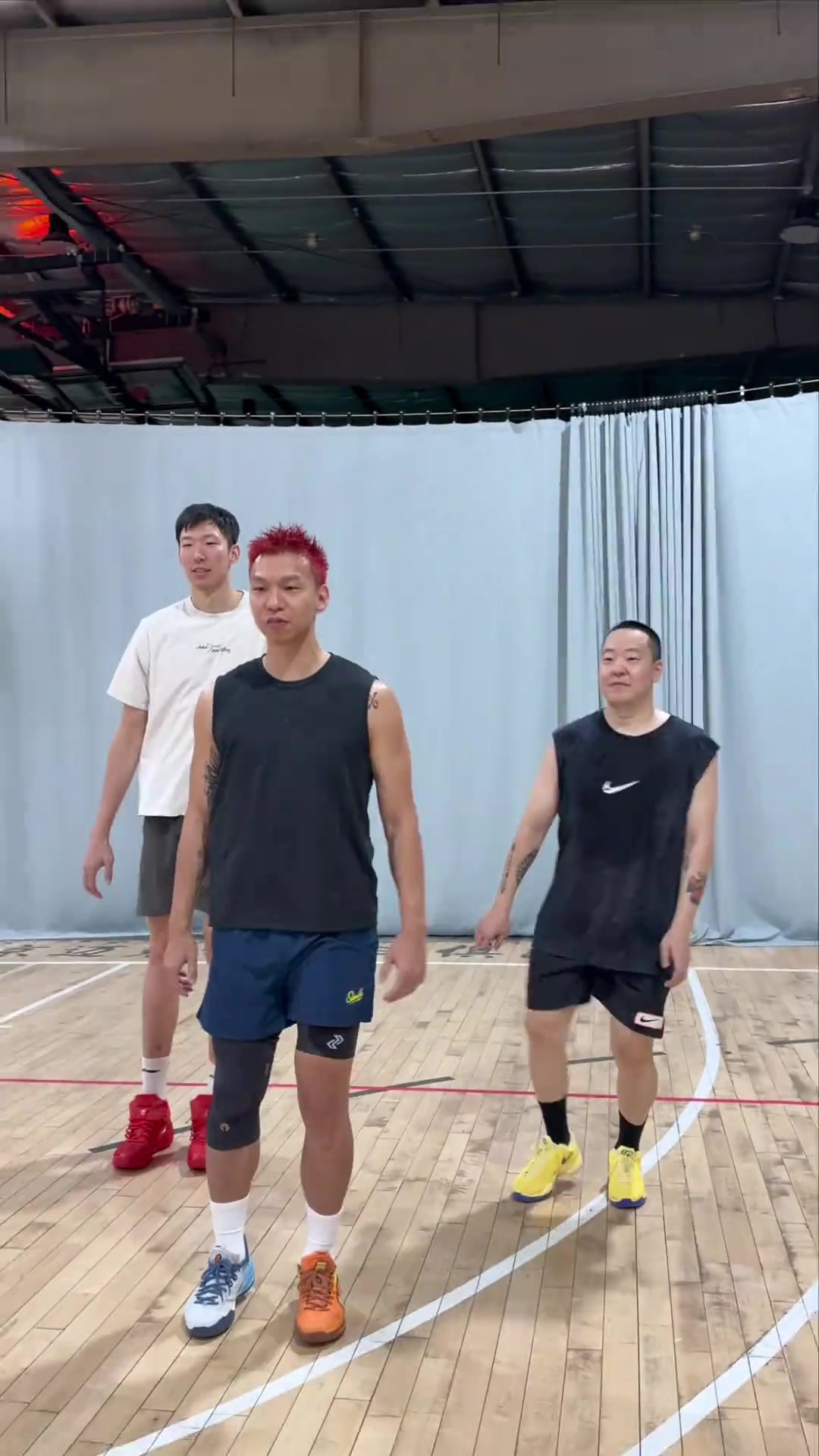 许涛与周琦共创趣味视频:带中国第一中锋学习一下闪身步